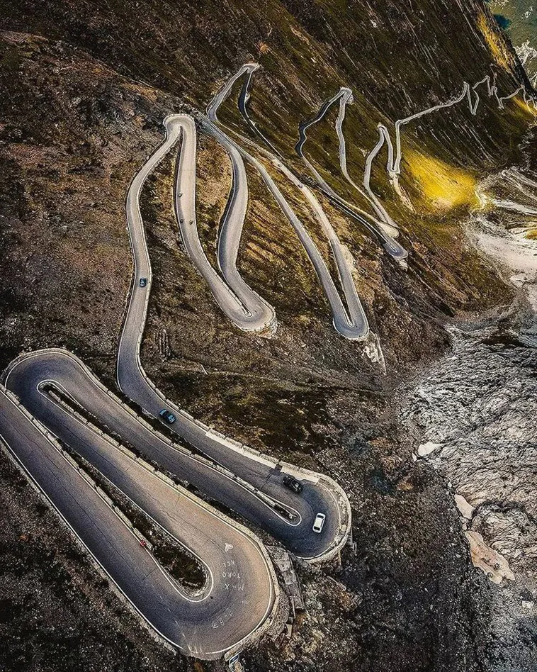 Photo of the Stelvio Pass, courtesy of paprycjusz on Instagram